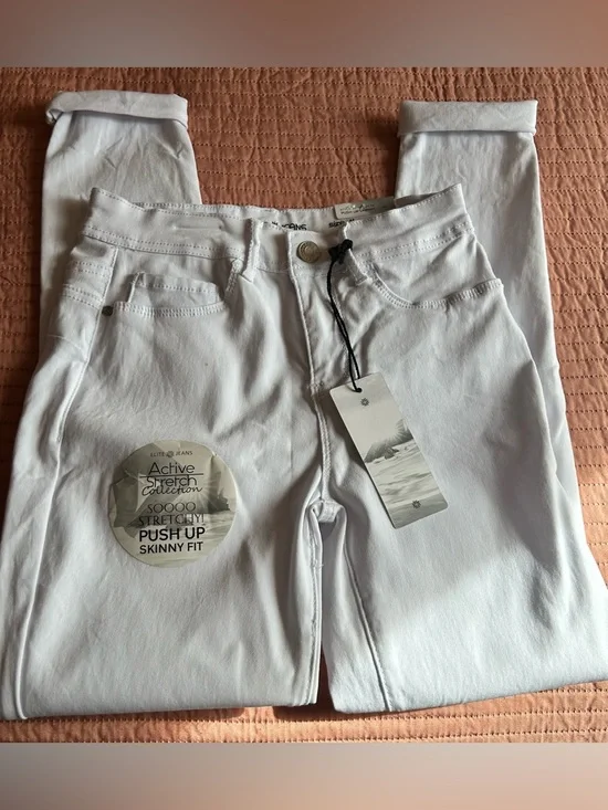 Women’s White Stretch Skinny Jeans - Picture 5 of 6